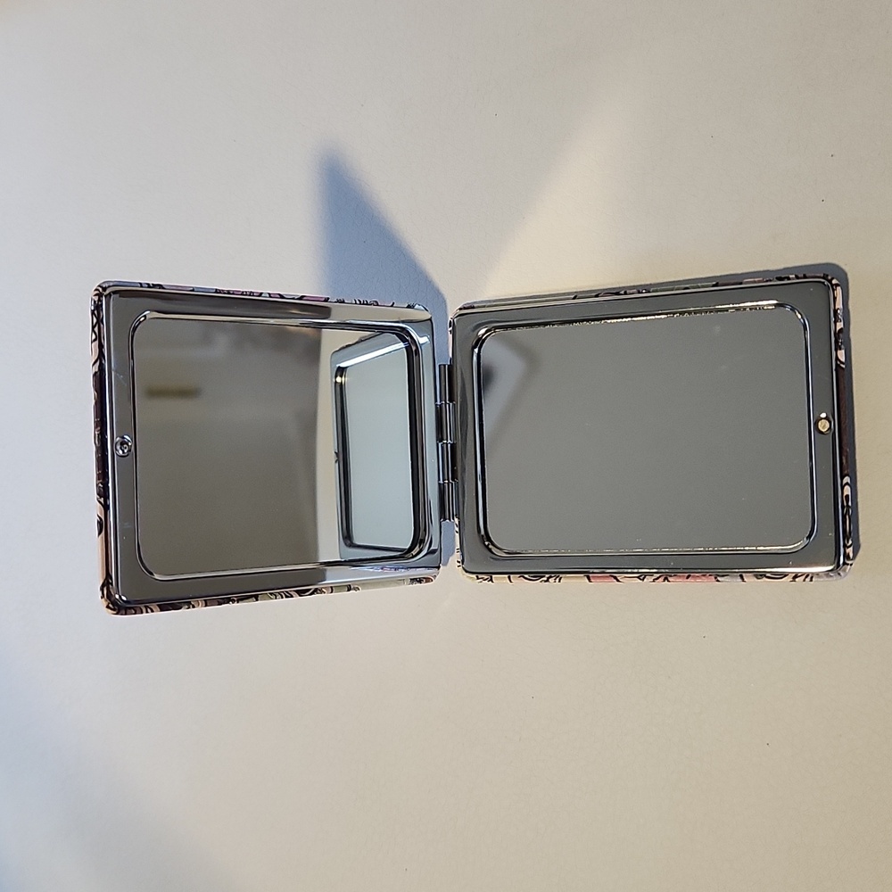 Labubu compact mirror - Picture 2 of 2